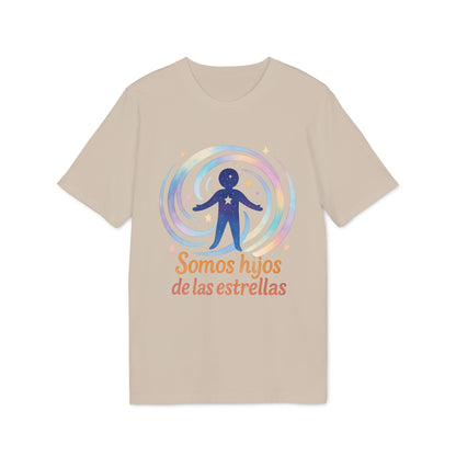 Alt Tag: Somos Hijos las Estrellas Organica 100% Organic Cotton T-Shirt beige con gráfico humano estelar y texto “Somos hijos de las estrellas”