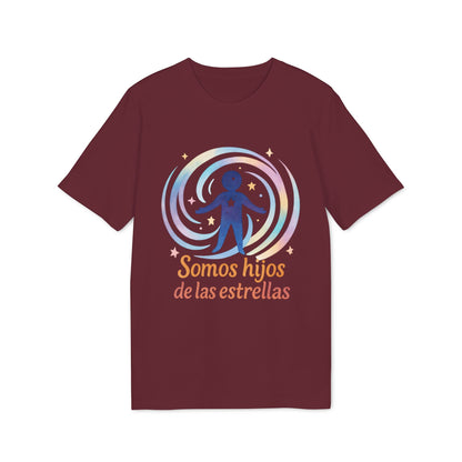 Somos Hijos las Estrellas Organica 100% Organic Cotton T-Shirt granate con gráfico cósmico y texto “Somos hijos de las estrellas”