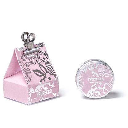 Alt Tag: Sparkling Fizz Vegan Lip Balm – 12G lata rosa Prosecco con caja clip, bálsamo labial vegano 12g con manteca de karité y mango