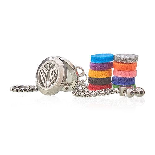 Alt Tag: Stainless Steel Aromatherapy Bracelet – Angel Wings 20MM de acero inoxidable con dije tipo medallón y almohadillas difusoras de colores