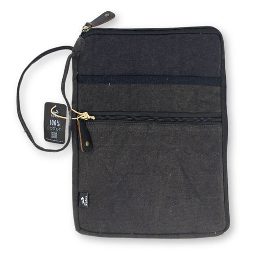 Alt Tag: Stonewash Jute Laptop Pouch – Charcoal 24x33 CM con cremallera y correa de muñeca, funda de yute y algodón color carbón