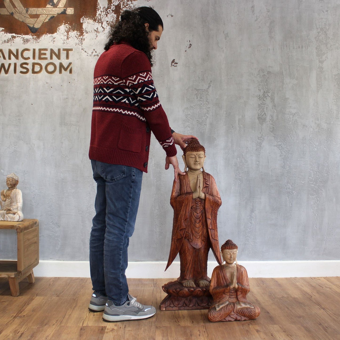 Suar-Holz-Buddha-Statue – 100CM „Welcome“-Design, handgeschnitzte balinesische Buddha-Statue aus Suar-Holz, für den Innenbereich geeignet