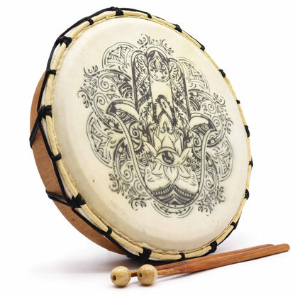 Alt Tag: Suar Wood Hamsa Shamanic Drum – 30 CM, tambor con símbolo Hamsa, aro de madera y maza incluida
