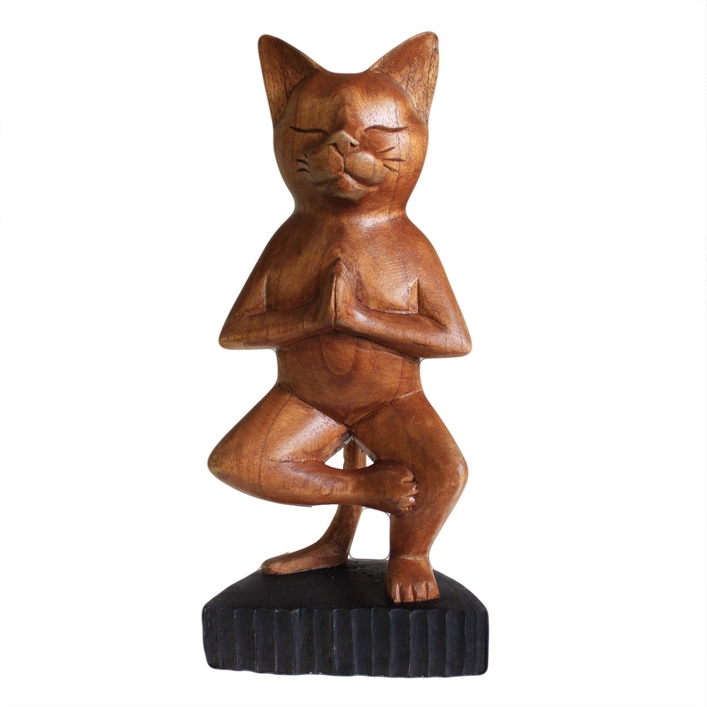 Aus Suarholz handgeschnitzte Yoga-Katze – Holzkatzen-Skulptur im Einbein-Yoga-Pose mit betenden Händen auf schwarzem Sockel
