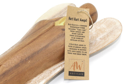 Suar Wood Hati-Hati Angel – Love Nachhaltig handgeschnitzter Suarholz-Engel (15 cm) mit Artisan-Tag