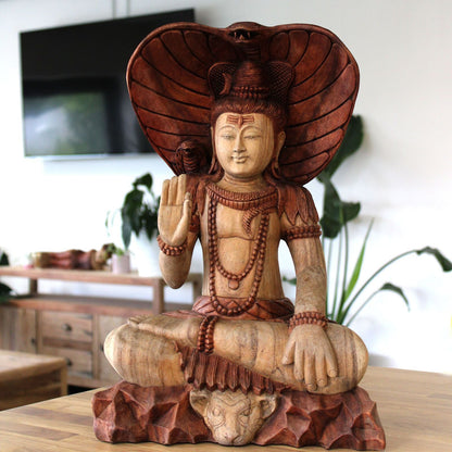 Alt-Tag: Shiva-Statue aus Suarholz – 50CM handgeschnitzte balinesische Shiva-Figur aus Holz, sitzend mit geschnitzter Kobra-Haube auf Sockel