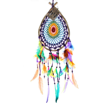 Alt Tag: Syntetisk mocka Bali Dream Catcher – 50x40 CM drömfångare med flera droppar, färgglatt vävt centrum, fjädrar och träpärlor