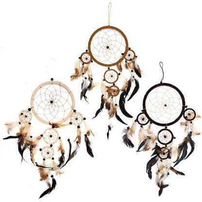 Syntetisk mocka Bali Dream Catcher – Stor 55 CM gräddfärgad drömfångare med fjädrar, träpärlor och ringar med vävt nät