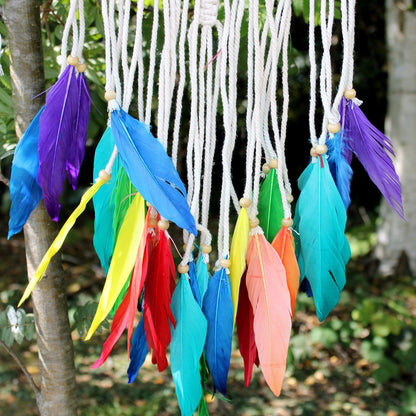 Synthetic Suede Dream Catcher – Large Multi Pyramid con cuerdas blancas, cuentas de madera y plumas multicolor colgantes