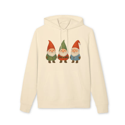 Alt Tag: Three Little Gnomes Christmas Sustainable Unisex Hoodie en algodón orgánico con diseño de tres gnomos navideños, color crema