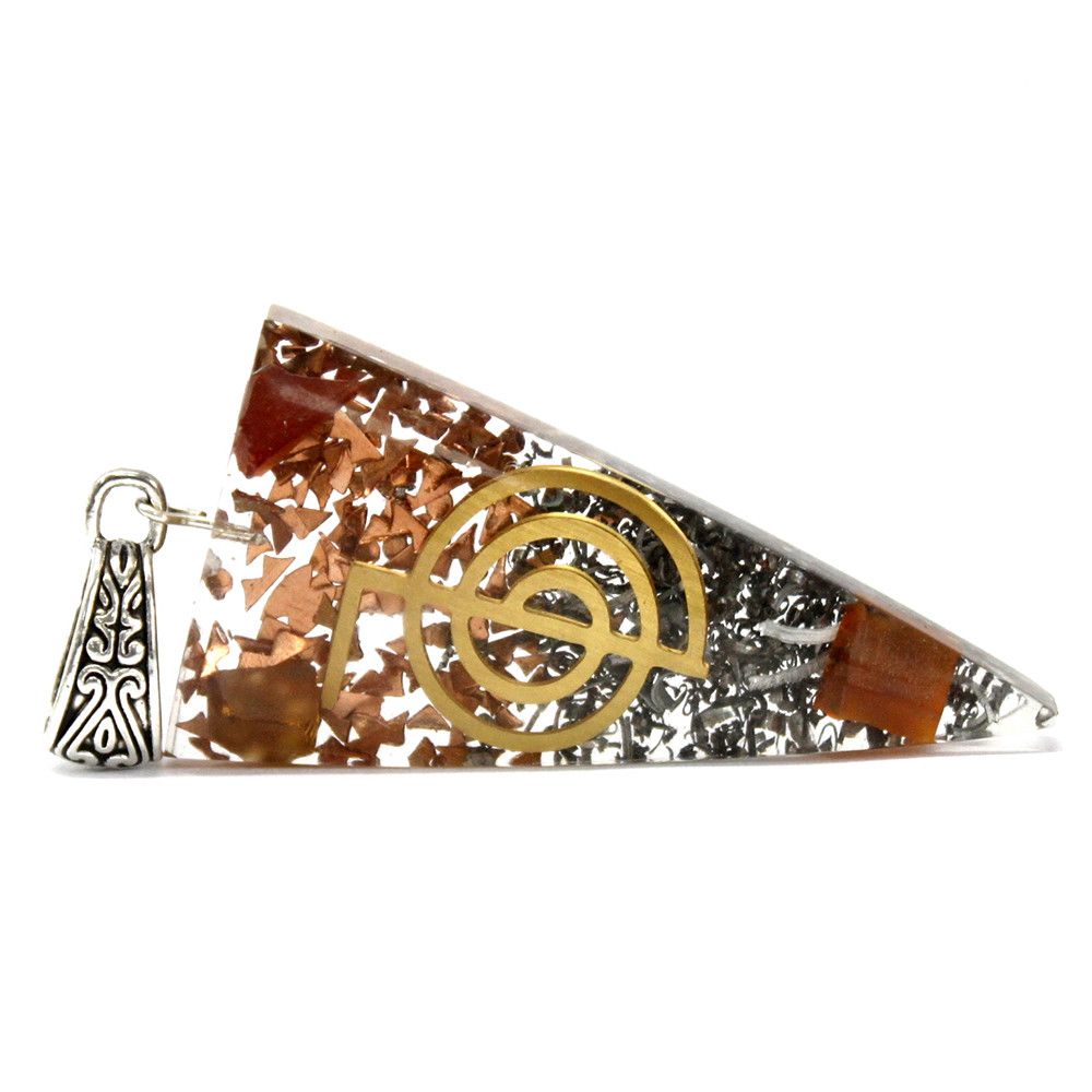 Alt Tag: Three Metals Orgonite Power Pendant – 4 CM pirámide triangular de resina con virutas metálicas, piedras y símbolo espiral dorado