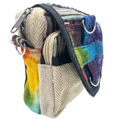 Alt Tag: Tiedye Hemp Messenger Bag – Natural Multicolor, bolso mensajero de cáñamo y algodón con correa ajustable y patrón tie-dye multicolor