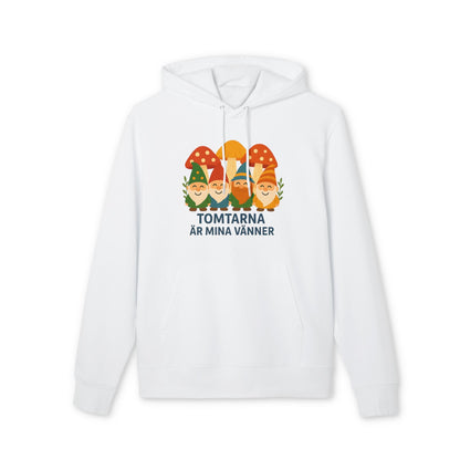 Alt Tag: Tomtarna Är Mina Vänner Sustainable Unisex Hoodie i vitt med tryck av tomtar och röda svampar, ekologisk bomull