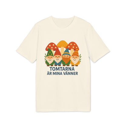 Tomtarna Är Mina Vänner Sustainable Unisex Tee i beige med tryck av fyra tomtar och svampar samt texten "TOMTARNA ÄR MINA VÄNNER"