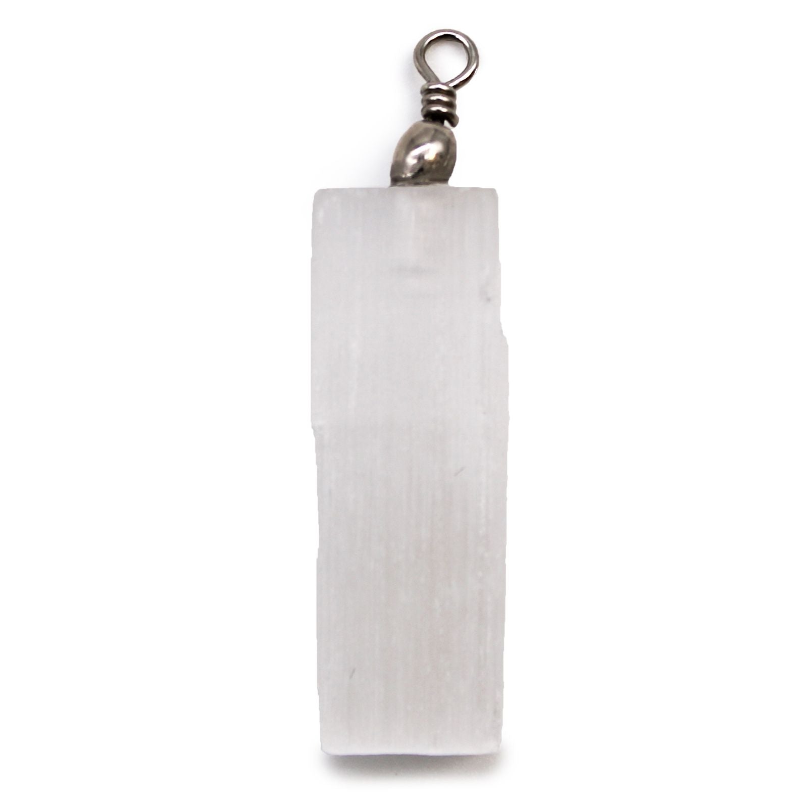 Alt Tag: Translucent Selenite Pendant Necklace – 5x1.5 CM, colgante rectangular de selenita translúcida con enganche metálico, vista frontal