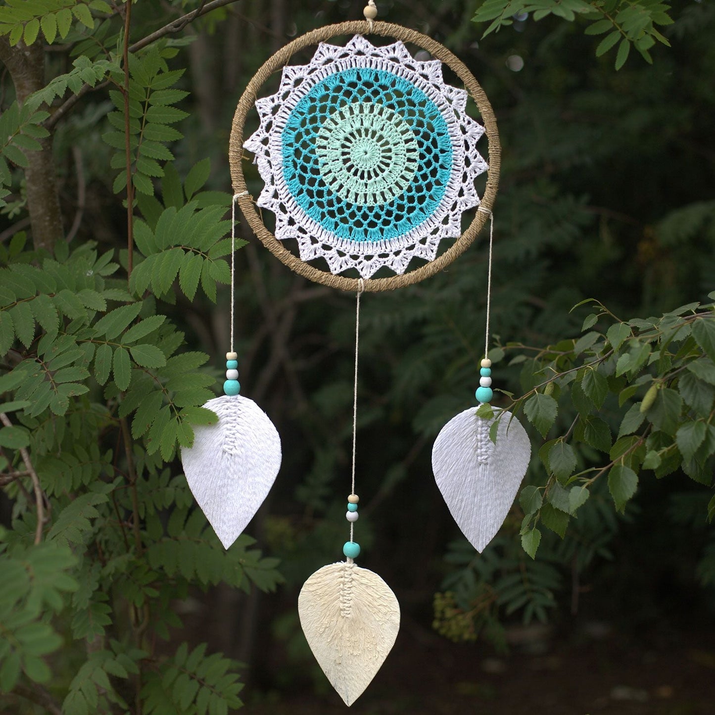 Turquoise Elemental Spirits Dream Catcher – Large, 65x27 CM seagrass hoop with turquoise crochet center, white leaf pendants, wooden beads