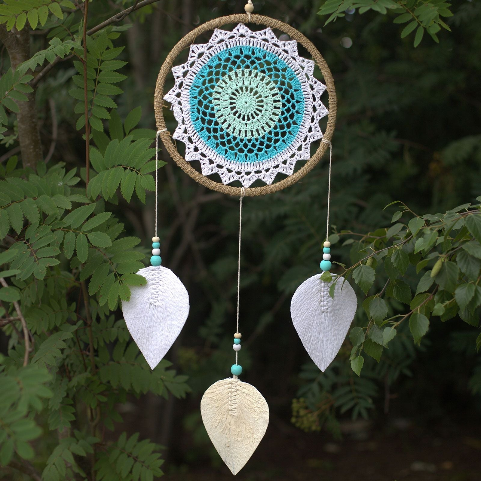 Turquoise Elemental Spirits Dream Catcher – Large, 65x27 CM seagrass hoop with turquoise crochet center, white leaf pendants, wooden beads