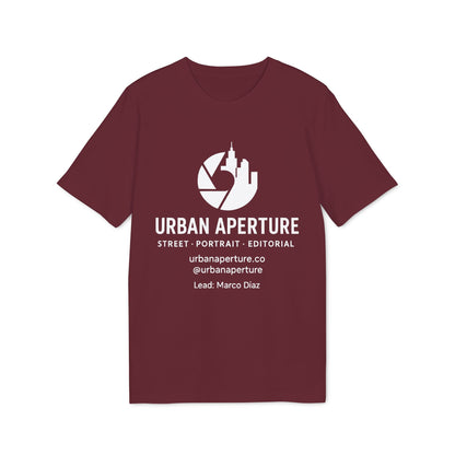 Alt Tag: Föreningar Företag Välj Er Logga. T Shirts I Sponsra Saga Village. Premium Unisex T-Shirt vinröd t-shirt med Urban Aperture-logga