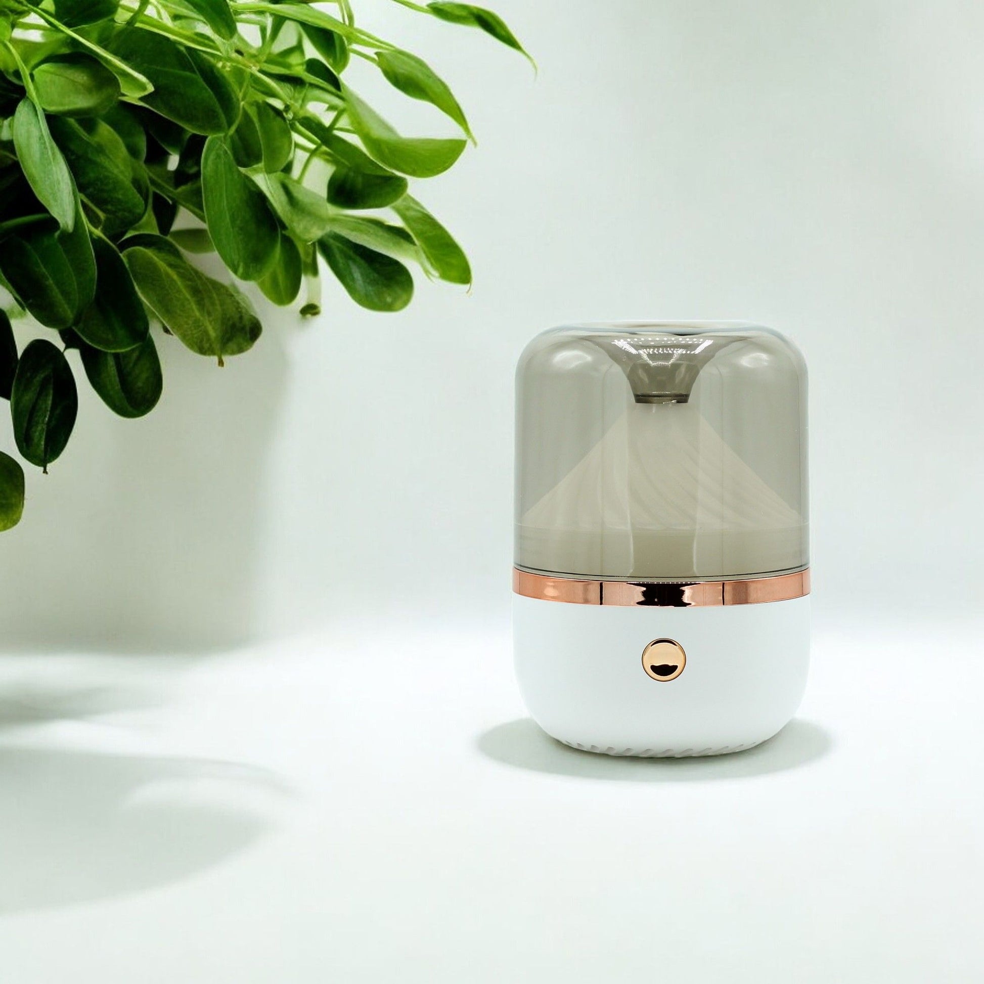 Alt-Tag: Urban Aroma Diffuser – Weiß & Bronze – USB – Farbwechsel, Aroma-Diffusor in Weiß und Bronze mit LED-Licht mit Farbwechsel