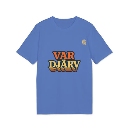 Var Djärv Ungdom 100% Organic Cotton T-Shirt azul con diseño tipográfico VAR DJÄRV en el frente