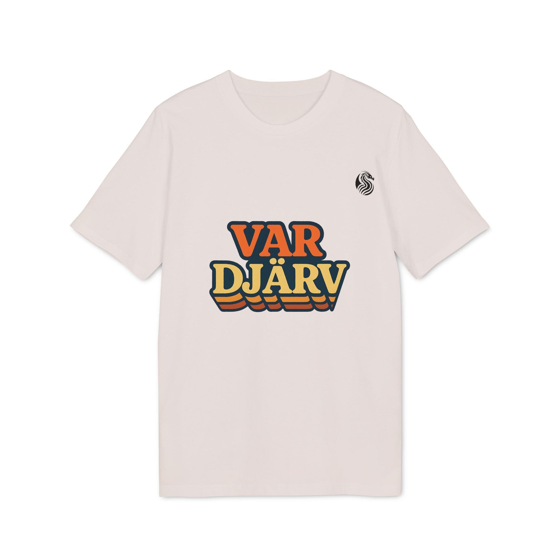 Var Djärv Ungdom 100% Organic Cotton T-Shirt en color crema con gráfico "VAR DJÄRV" en el pecho