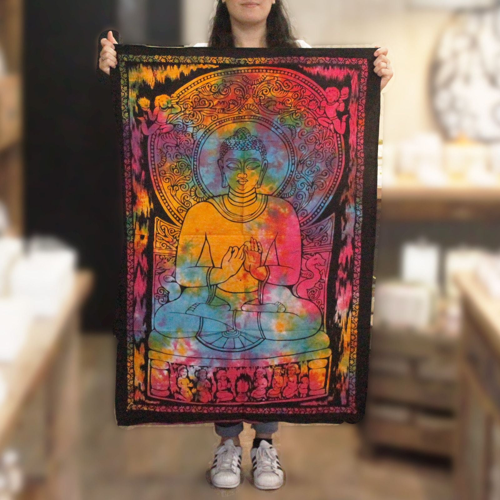 Färgstark väggkonst i bomull – Fridfull Buddha, 78x112 CM färgglad indisk väggbonad i bomull med Buddha-design