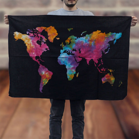 Alt Tag: Livfull bomullsväggkonst – World 78x112 CM, färgstark världskarta i indisk bomull på svart bakgrund, väggkonst 78x112 cm