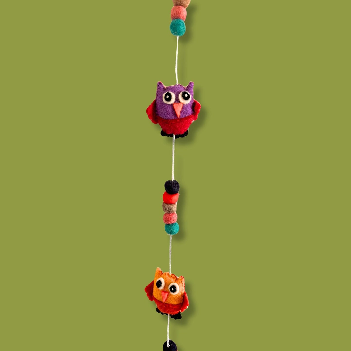 Vibrant Felt Owl Wall Hanging – 110 CM handcrafted Nepal felt owl garland with colorful owls and pom-poms for wall decor