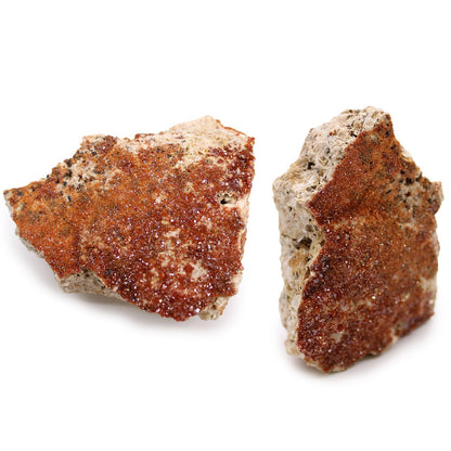 Alt Tag: Vibrant Vanadinite Mineral Specimens – Approx. 20 Pieces, muestras de vanadinita con cristales rojos-naranja sobre matriz rocosa, primer plano
