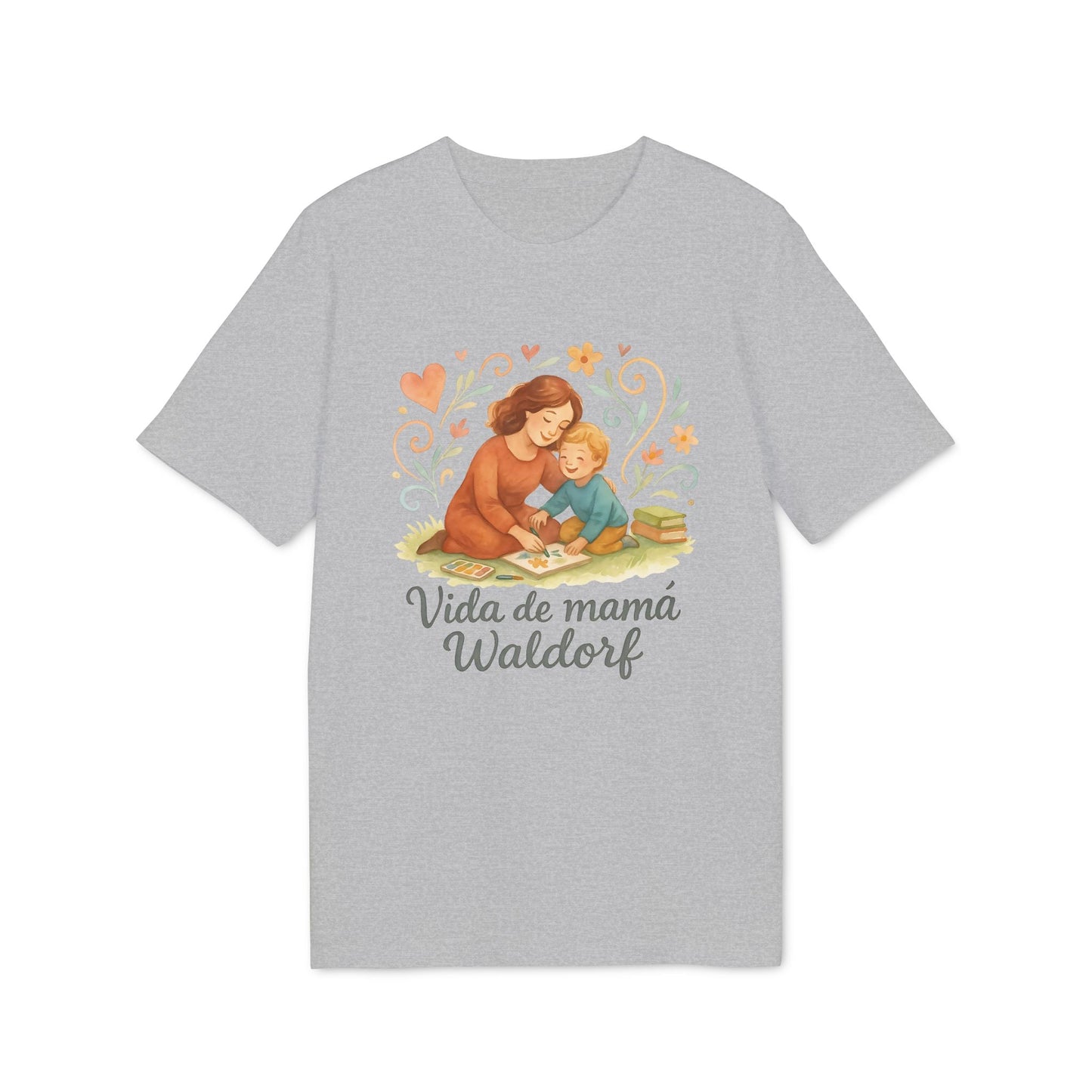 Alt Tag: Vida Mama Waldorf Sustainable Unisex Tee camiseta unisex gris con ilustración madre e hijo leyendo y texto "Vida de mamá Waldorf"
