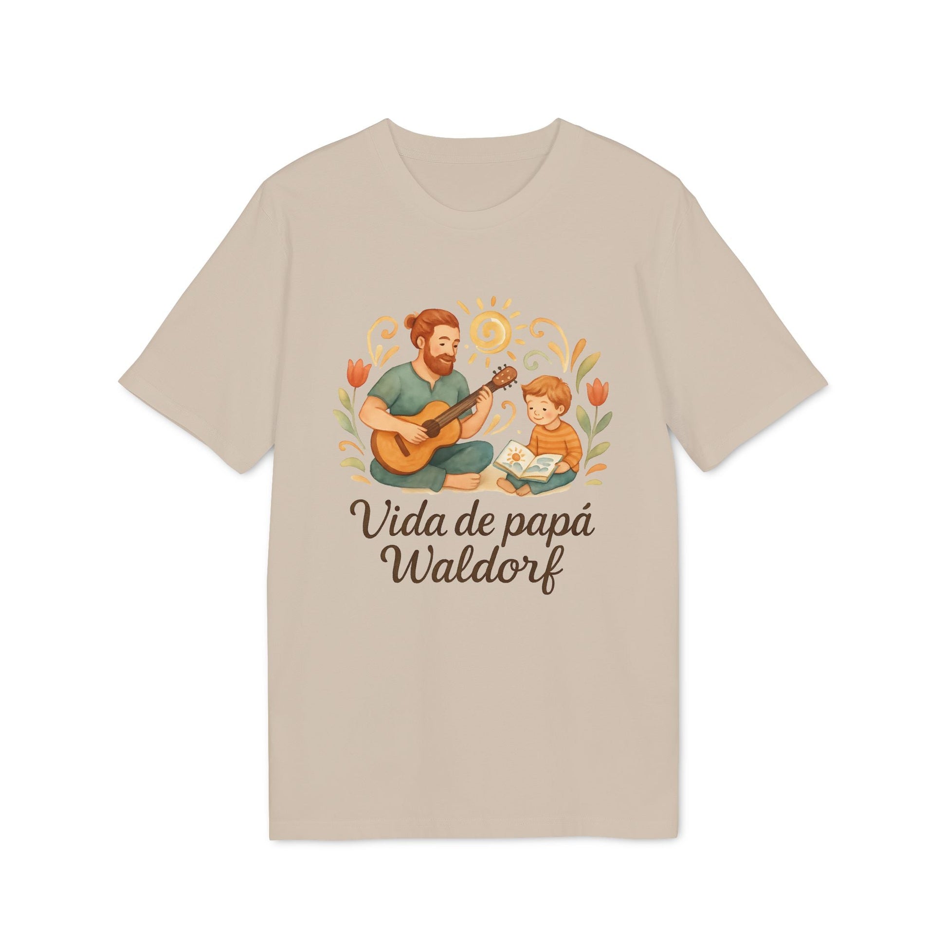 Alt Tag: Vida Papa Waldorf Sustainable Unisex Tee beige con ilustración de papá tocando guitarra y niño leyendo, texto "Vida de papá Waldorf"