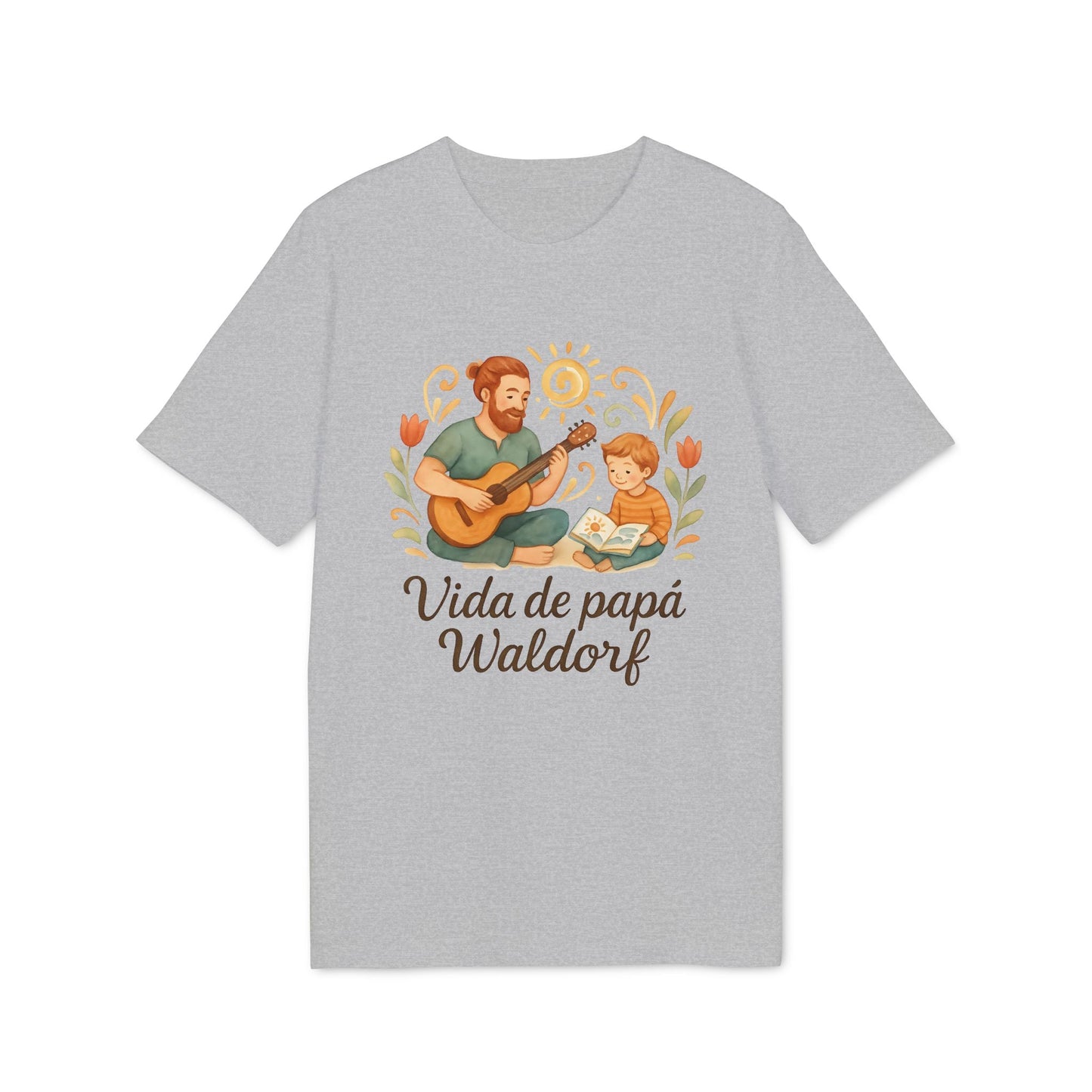 Alt Tag: Vida Papa Waldorf Sustainable Unisex Tee gris con ilustración de papá tocando guitarra y niño leyendo, texto “Vida de papá Waldorf”