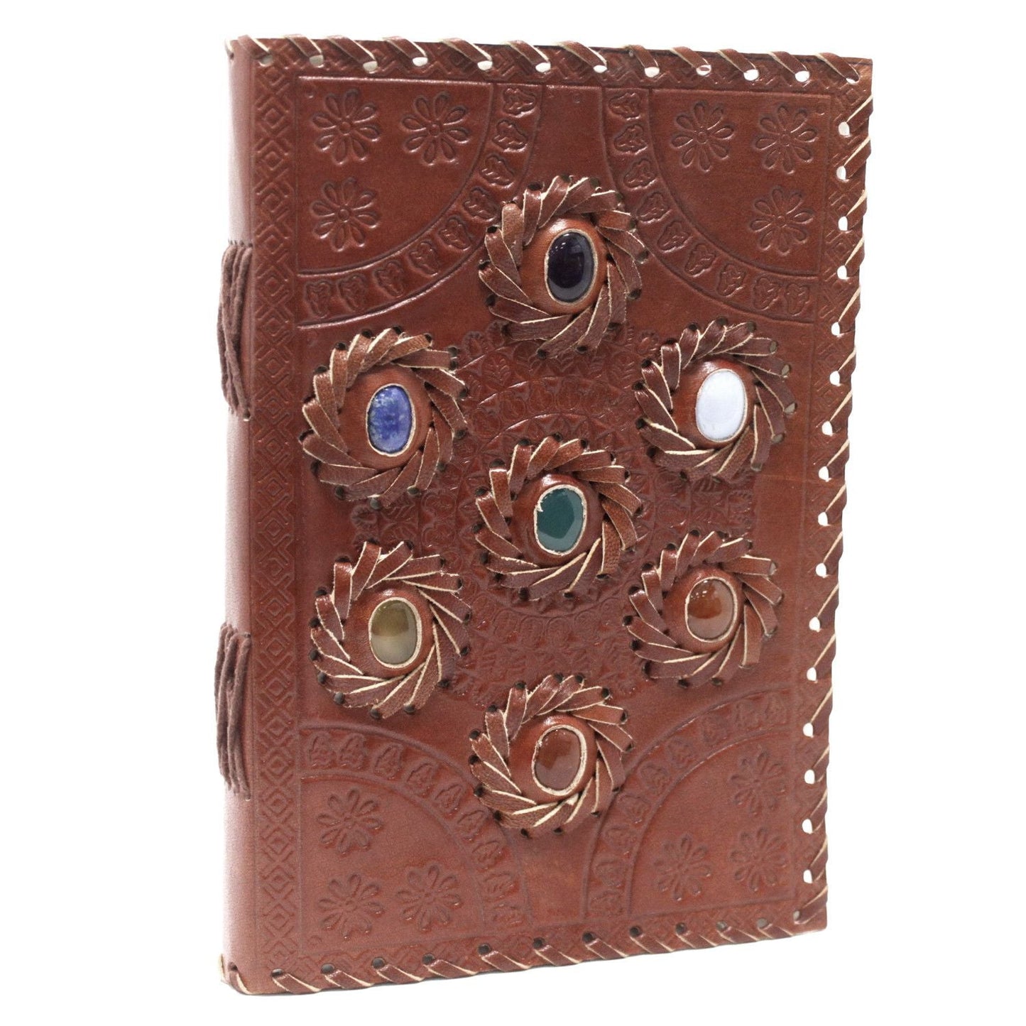 Vintage Leather Chakra Notebook – 22.5x15 CM, cuaderno de cuero vintage marrón con piedras de colores incrustadas y tapa grabada