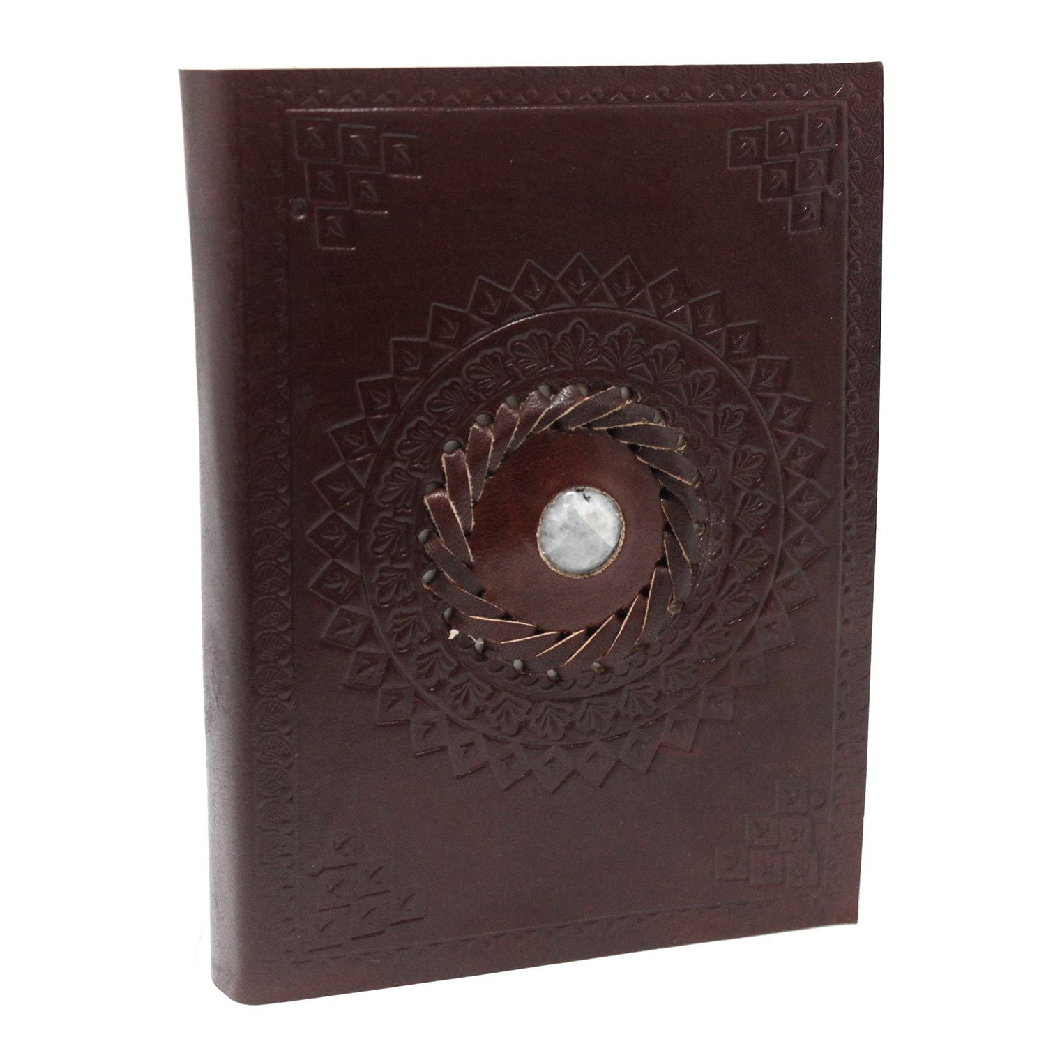 Alt Tag: Vintage Leather Moonstone Notebook – 17x12 CM, cuaderno de cuero marrón con relieve y piedra luna en la portada