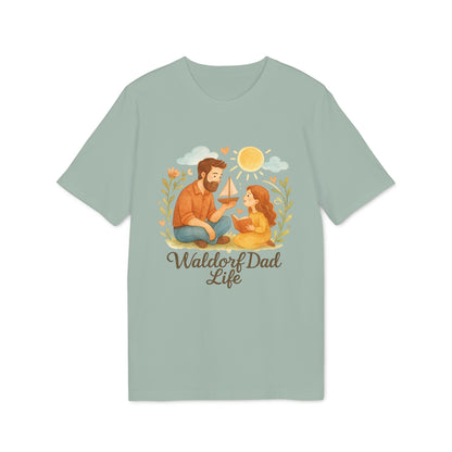 Waldorf Dad Life 100% Organic Cotton T-Shirt con ilustración de papá e hija sentados bajo el sol, camiseta verde salvia