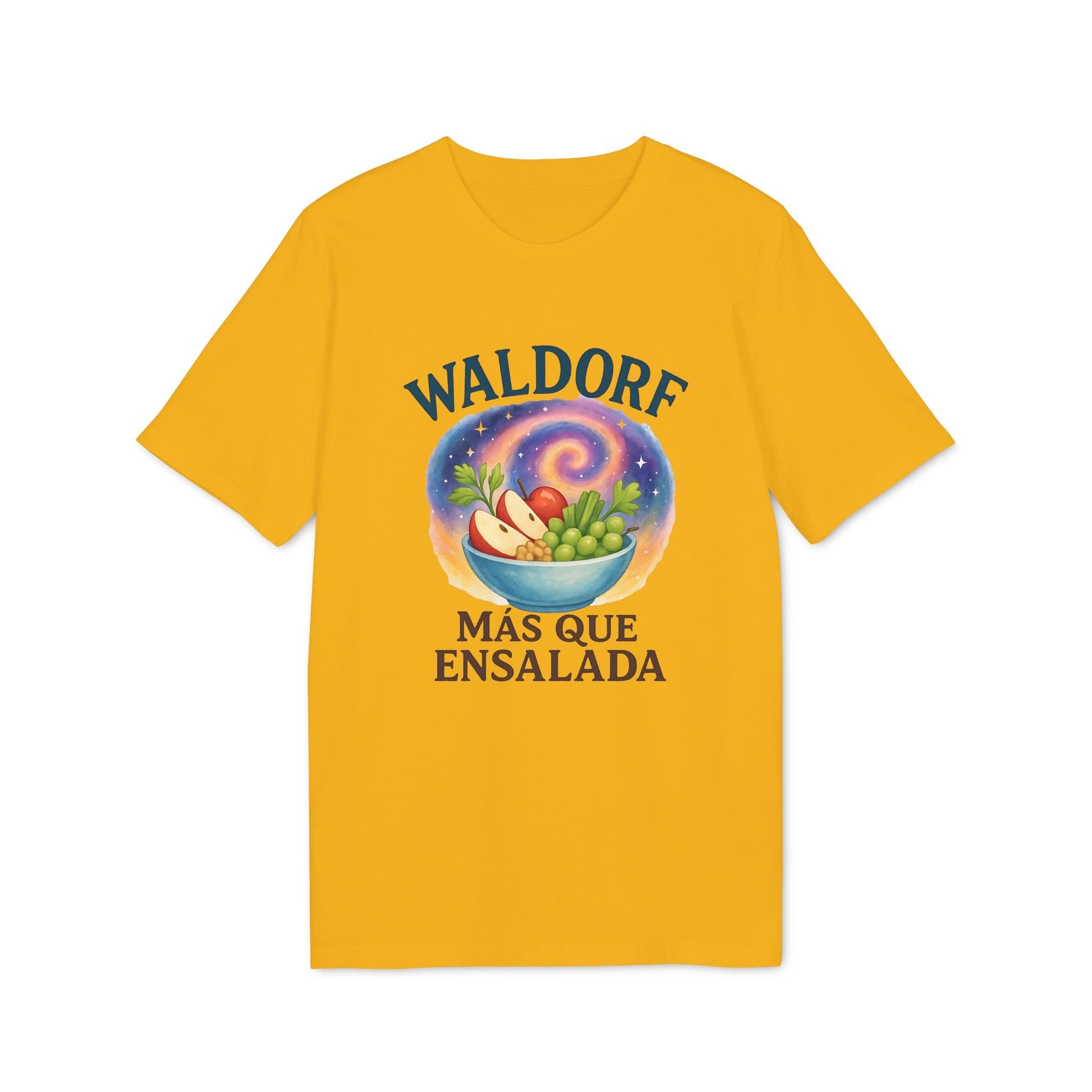 Waldorf Mas Que Ensalada Organica Premium Unisex T-Shirt amarilla con ilustración de ensalada Waldorf y texto “Más que ensalada”