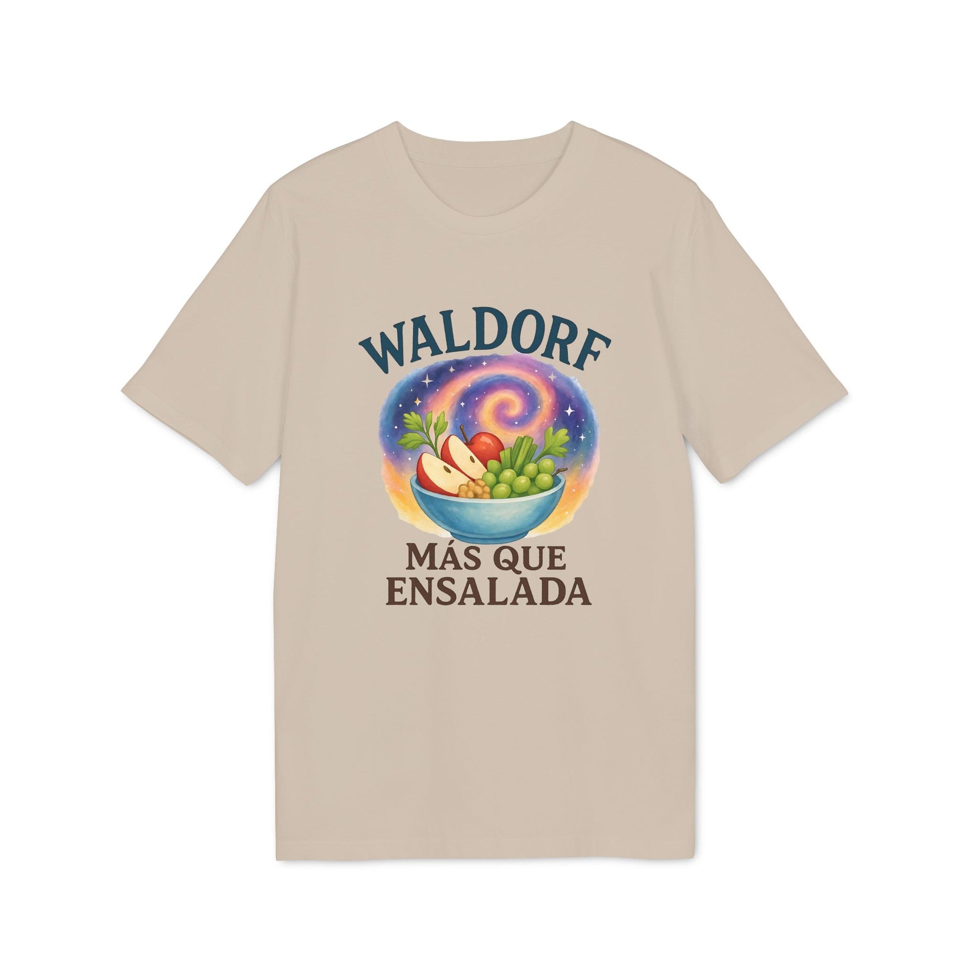 Alt Tag: Waldorf Mas Que Ensalada Organica Premium Unisex T-Shirt beige con diseño "Waldorf Más Que Ensalada" y tazón de ensalada ilustrado