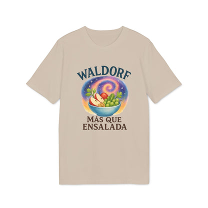 Alt Tag: Waldorf Mas Que Ensalada Organica Premium Unisex T-Shirt beige con diseño "Waldorf Más Que Ensalada" y tazón de ensalada ilustrado