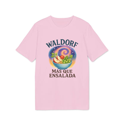 Alt Tag: Waldorf Mas Que Ensalada Organica Premium Unisex T-Shirt camiseta unisex rosa con gráfico de ensalada Waldorf y texto “Más Que Ensalada”