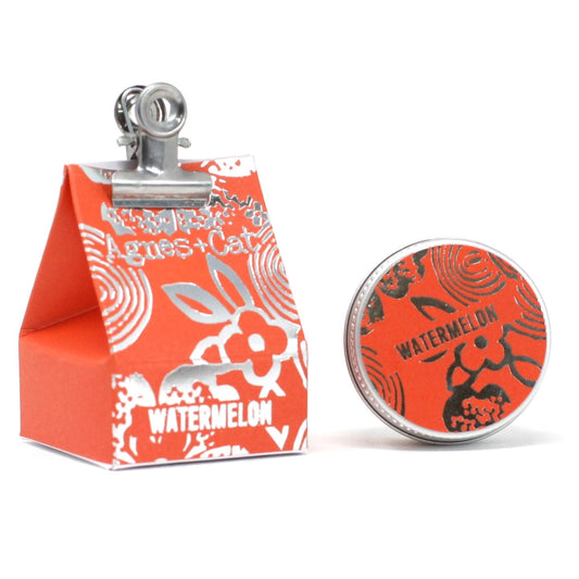 Alt Tag: Watermelon Vegan Lip Balm – 12G en lata, aroma a sandía, con manteca de karité y manteca de semilla de mango, empaque naranja