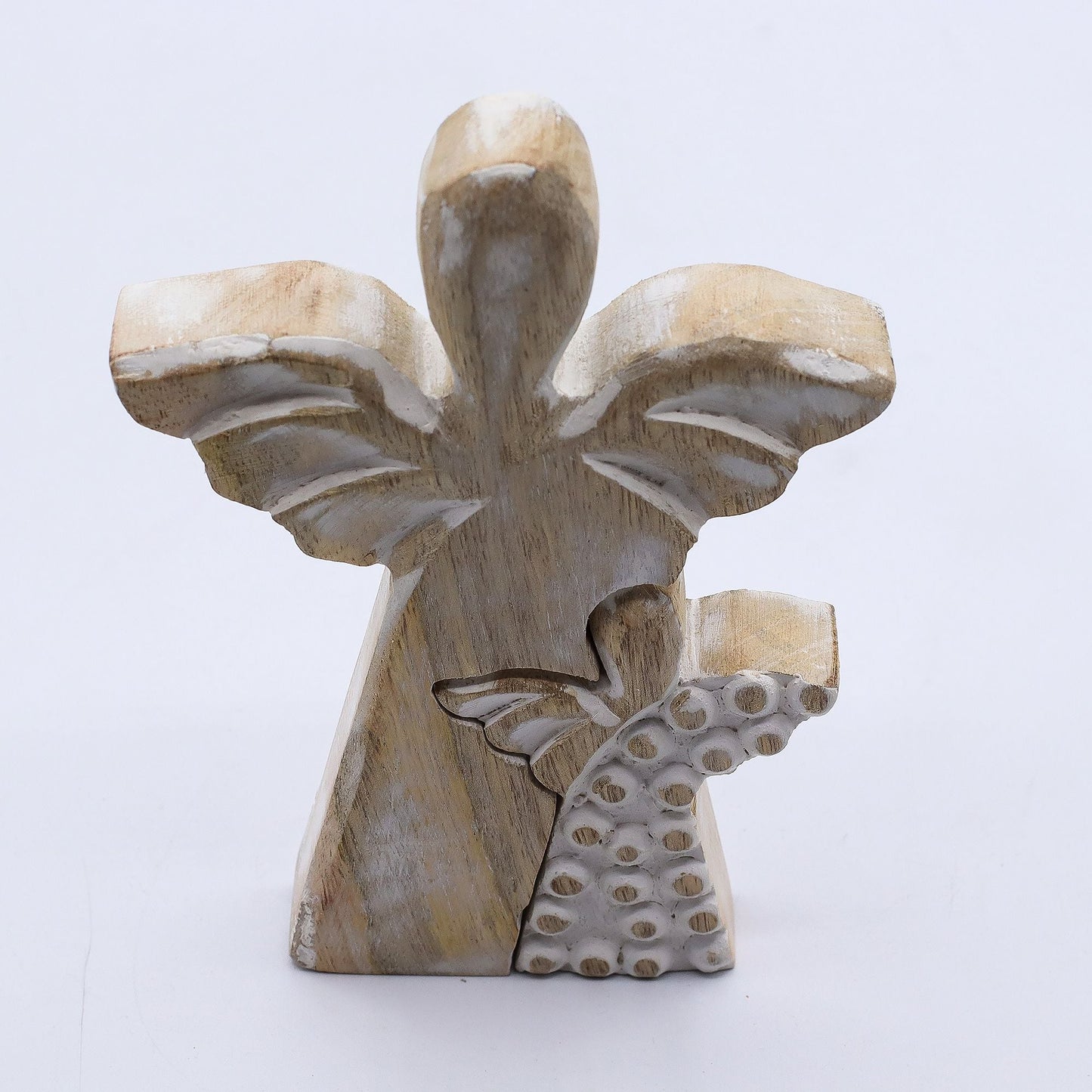 Figura doble de ángel en madera de mango con acabado whitewash – 15 CM, ángel alto con alas sosteniendo un ángel más pequeño, decoración en madera de mango con acabado whitewash