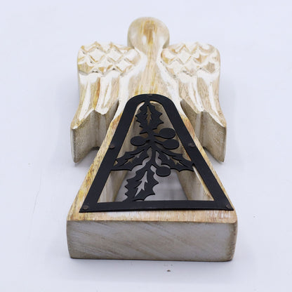Ángel de Madera de Mango Decapada – Ángel de madera de mango tallado a mano de 18CM con acabado decapado blanco y calado de acebo en hierro