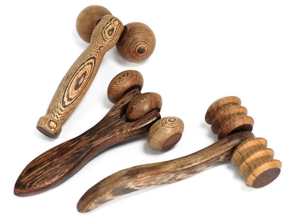 Massageverktyg – Three Disc Roller i naturligt trä med tre roterande skivor, handgjord ergonomisk rulle för kroppsmassage, vy uppifrån
