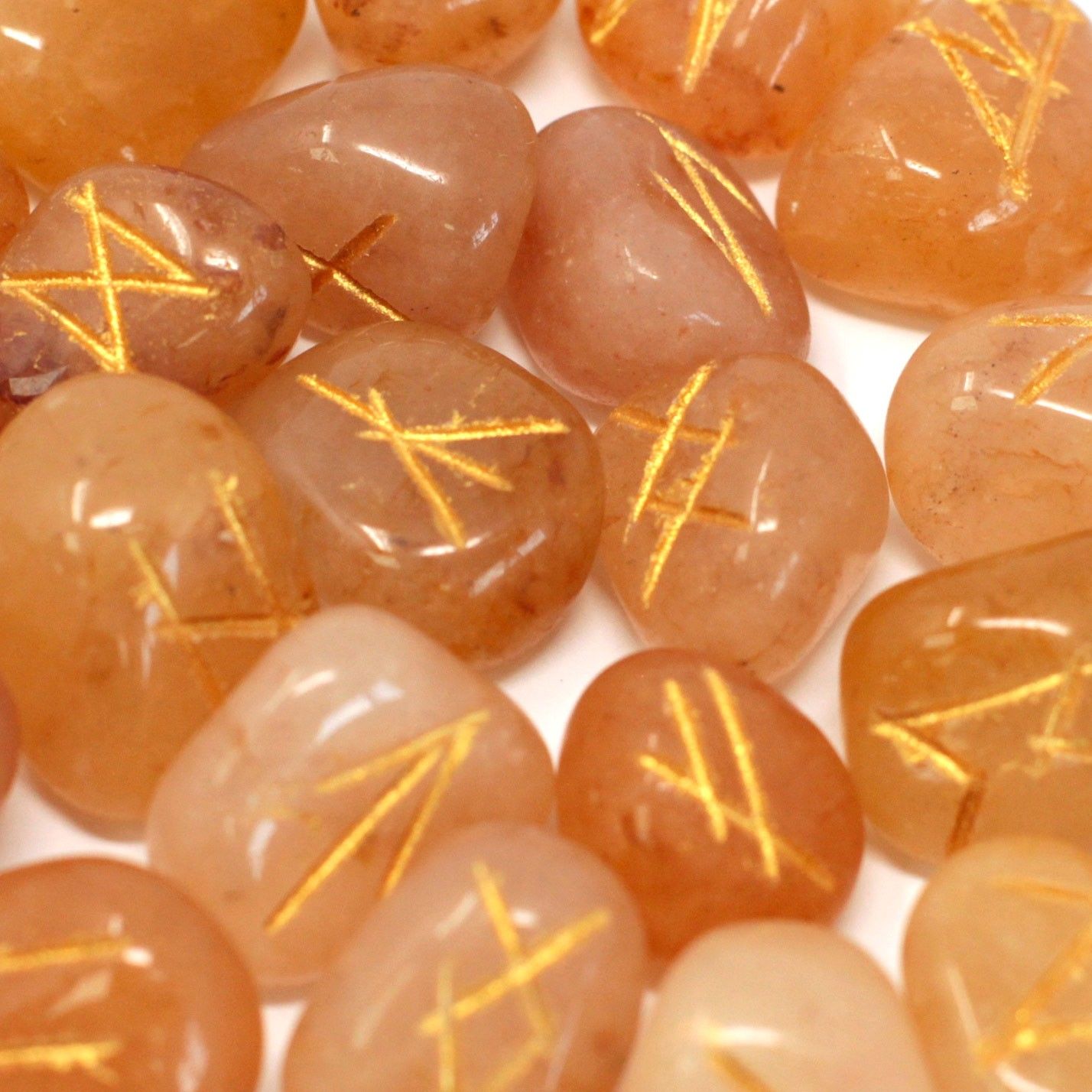 Alt Tag: Yellow Aventurine Rune Stone Set – 25 Pieces, piedras de aventurina amarilla pulidas con runas grabadas en dorado, 25 piezas