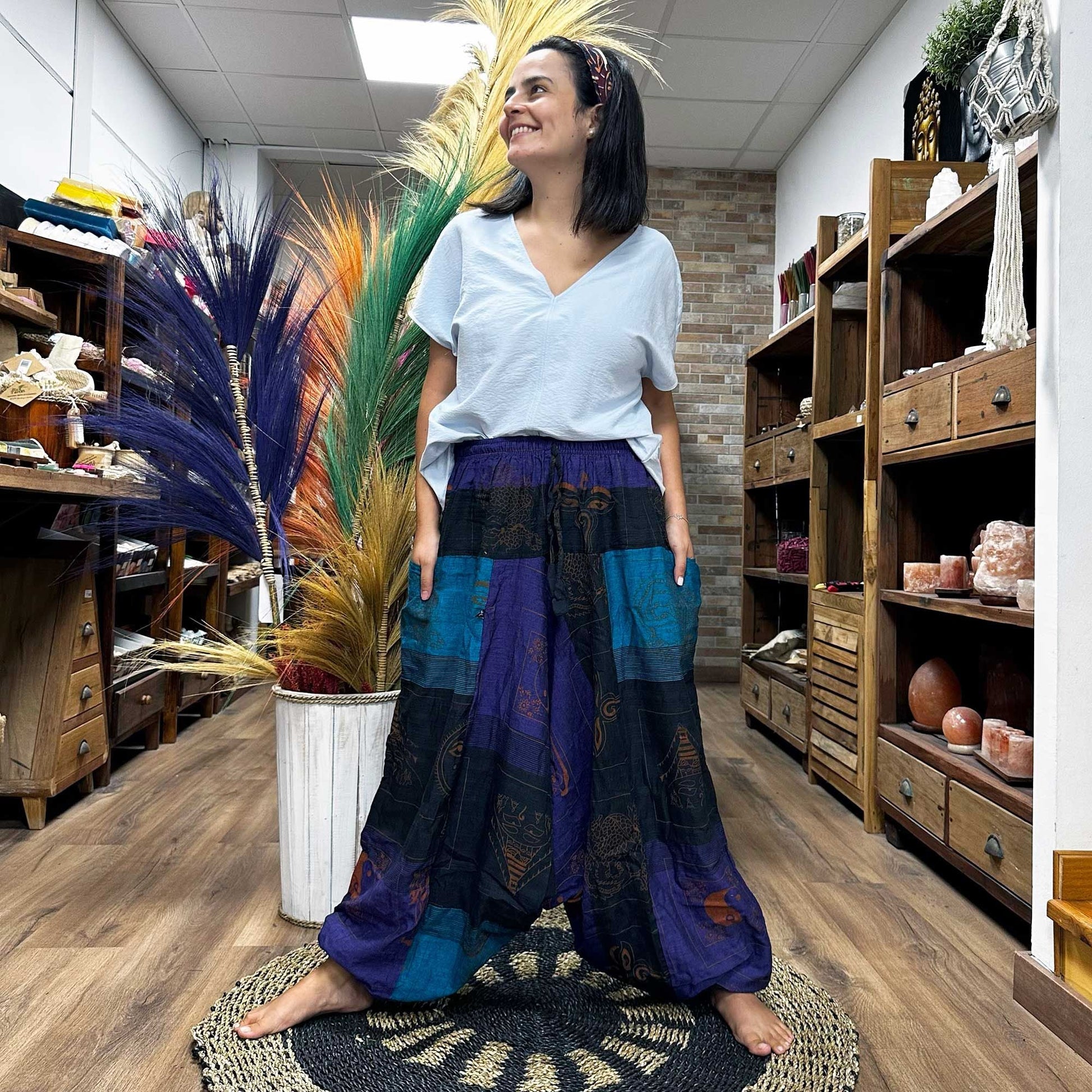 Yoga- och festivalbyxor – Aladdin Himalayan Print on Purple buren av kvinna, 100 % bomull lila harembyxor med himalayatryck
