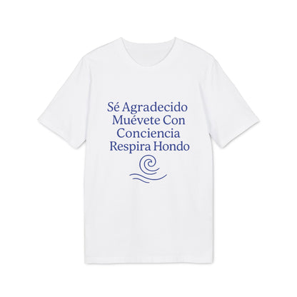 Yoga Orgánica 100% Organic Cotton T-Shirt blanca con texto azul “Sé Agradecido Muévete Con Conciencia Respira Hondo”