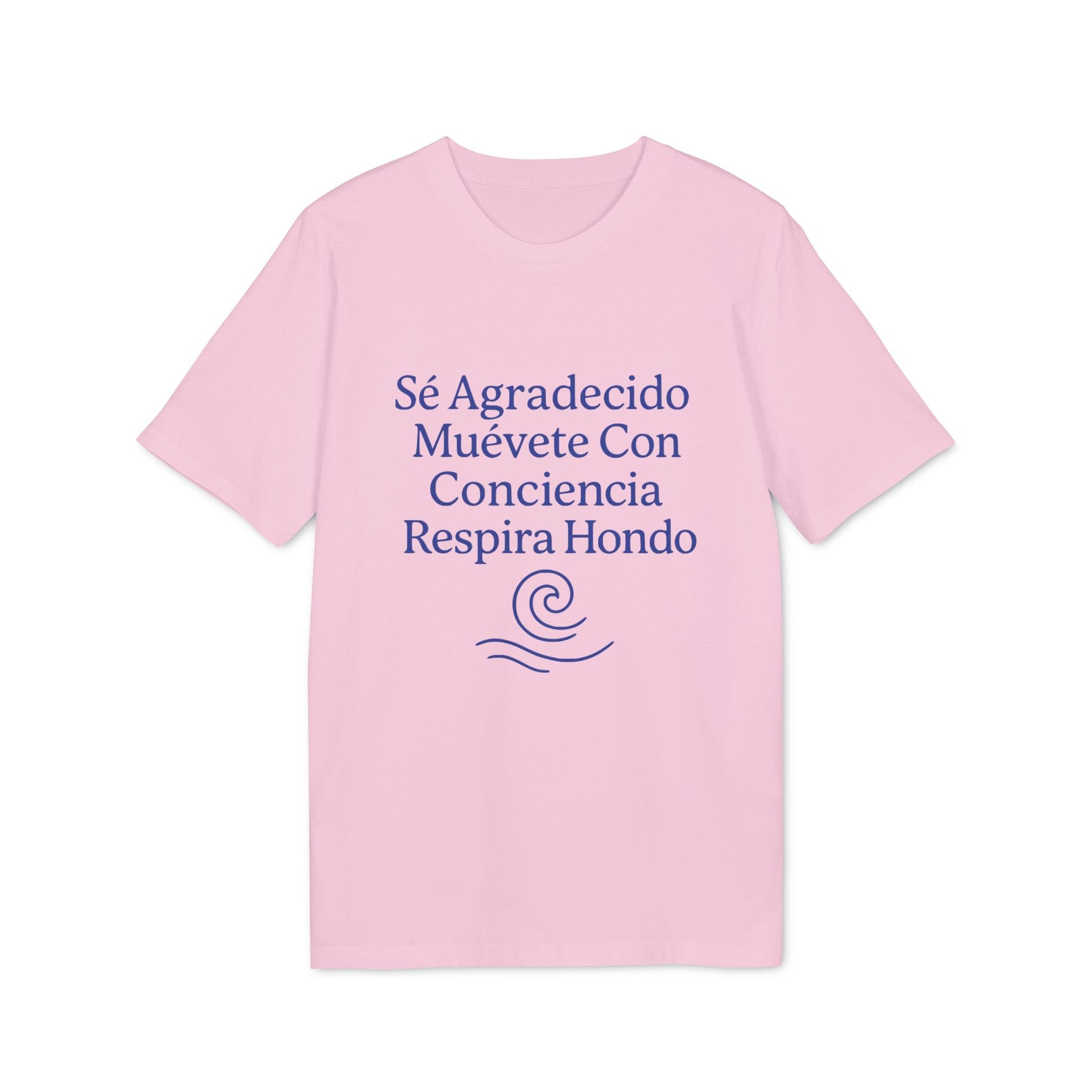 Yoga Orgánica 100% Organic Cotton T-Shirt rosa con texto “Sé Agradecido Muévete Con Conciencia Respira Hondo” en el frente