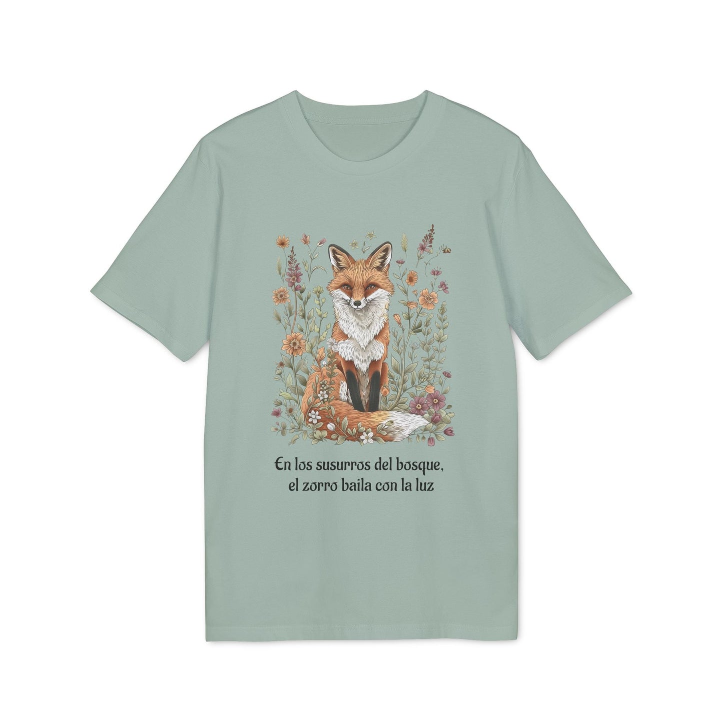Alt Tag: Zorro Espiritual Orgánica Consciente Premium Unisex T-Shirt camiseta unisex verde salvia con zorro y flores, frase “En los susurros del bosque”